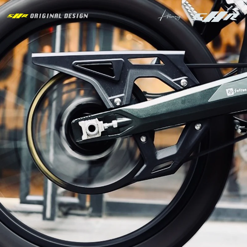 Ultra Bee belt drive photographed with the rear wheel in motion