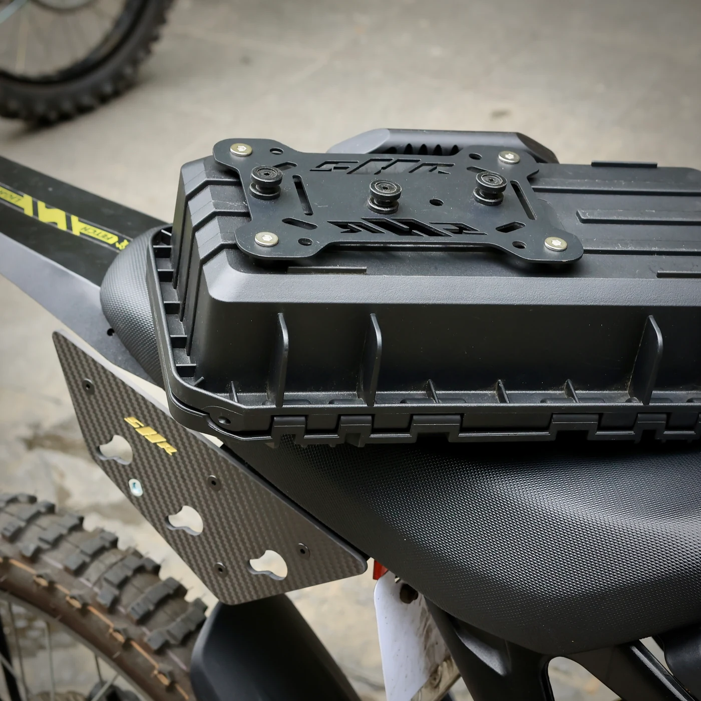 Detached side case placed beside the Light Bee mounting plate