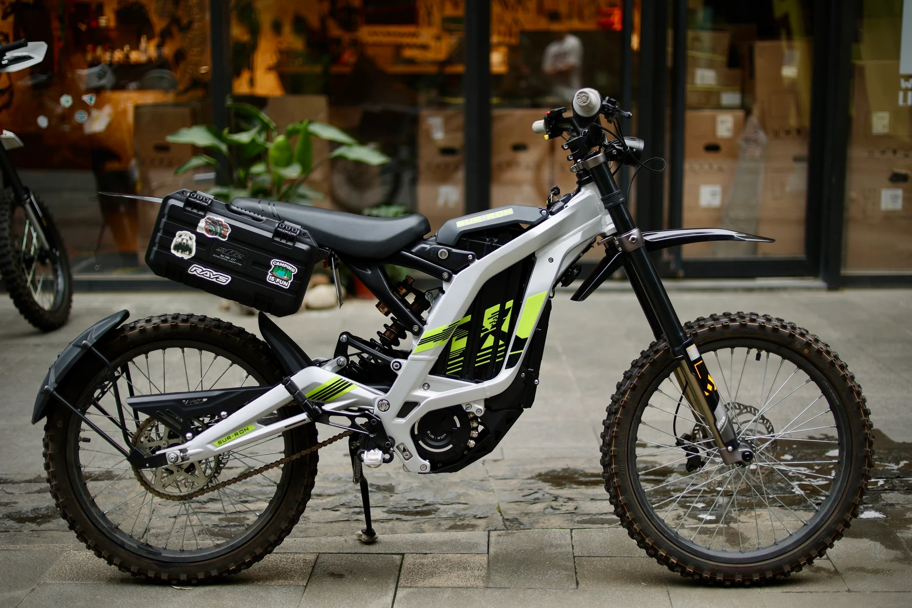 Light Bee with SHR side case installed