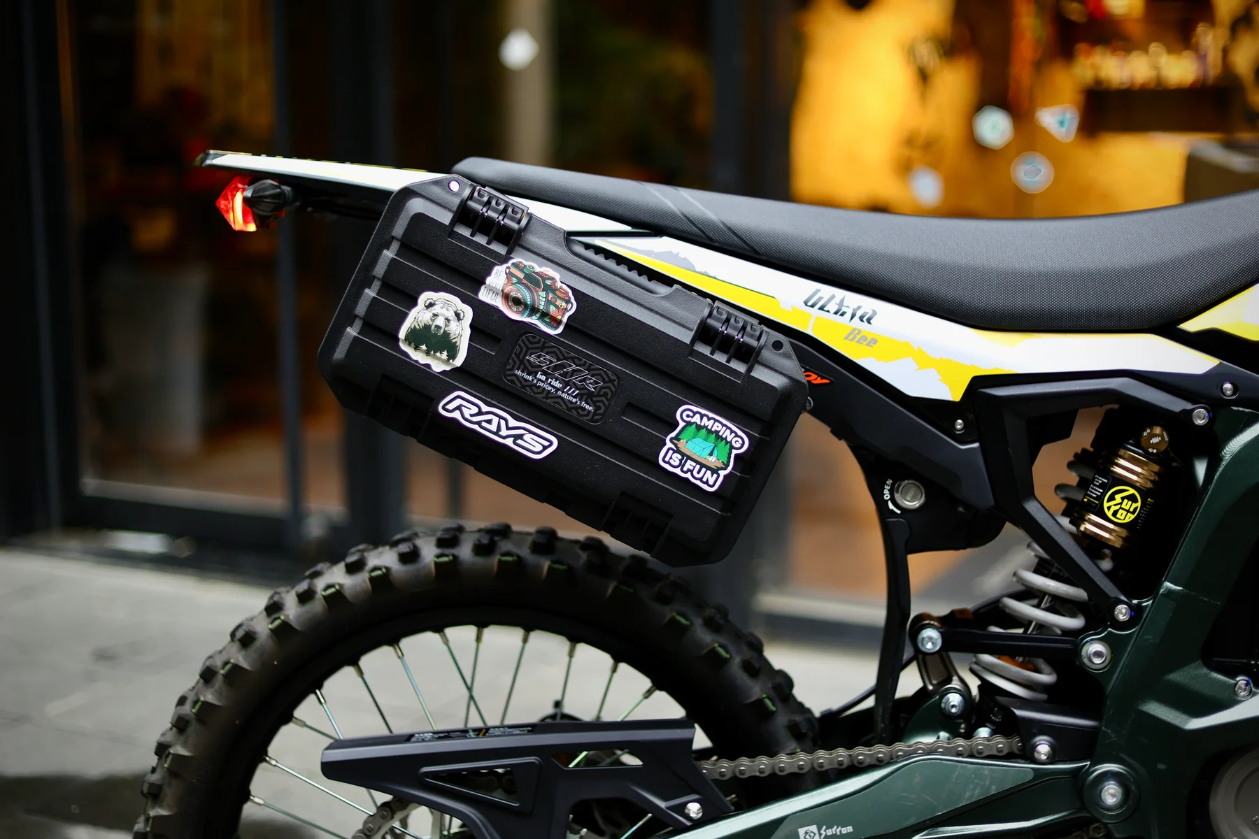 Side case mounted on an Ultra Bee