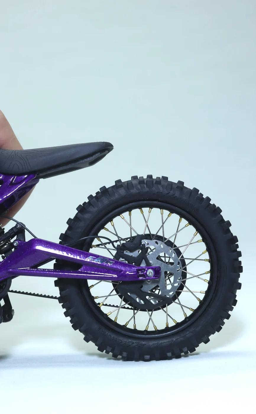 Rear suspension and wheel of the purple Light Bee model